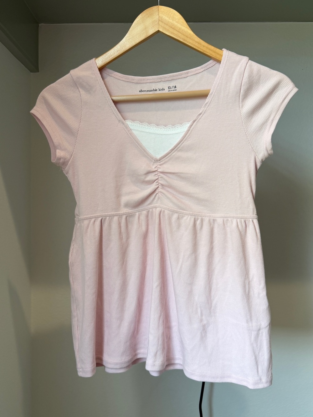 NWOT Abercrombie Kids Pink Short-Sleeve V-Neck Peplum Knit Top, size 13/14